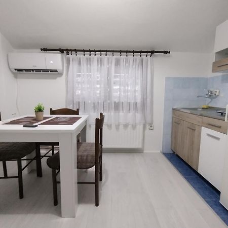 Apartman Dm Apartamento Valjevo Quarto foto